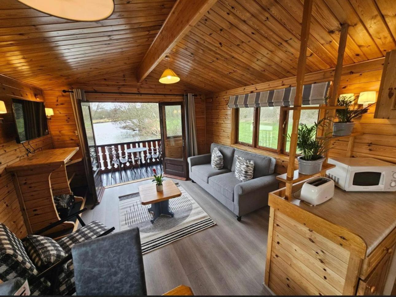 Hickling Broads Lodge Houseboat Stalham Exterior foto