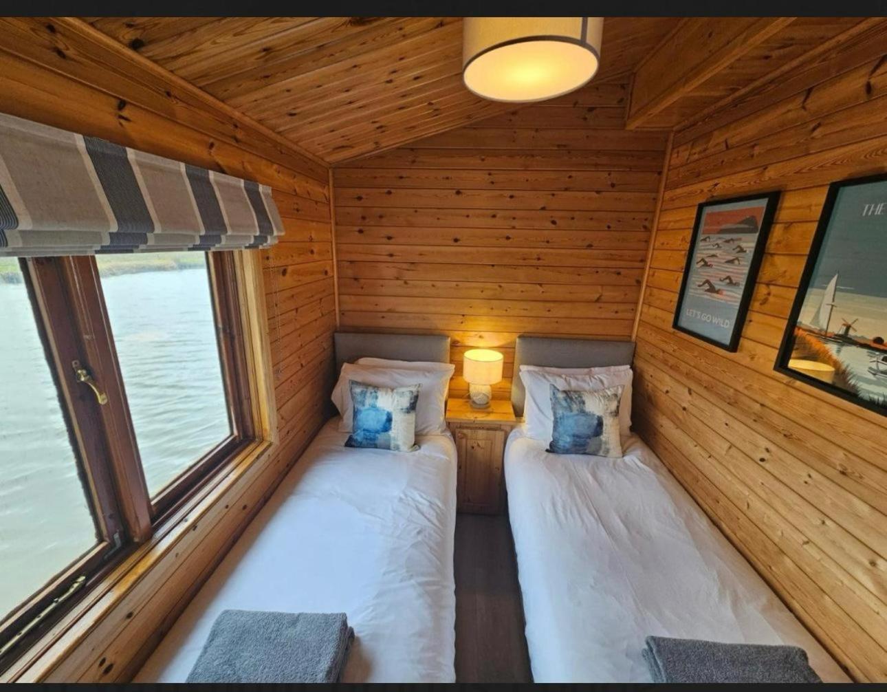Hickling Broads Lodge Houseboat Stalham Exterior foto