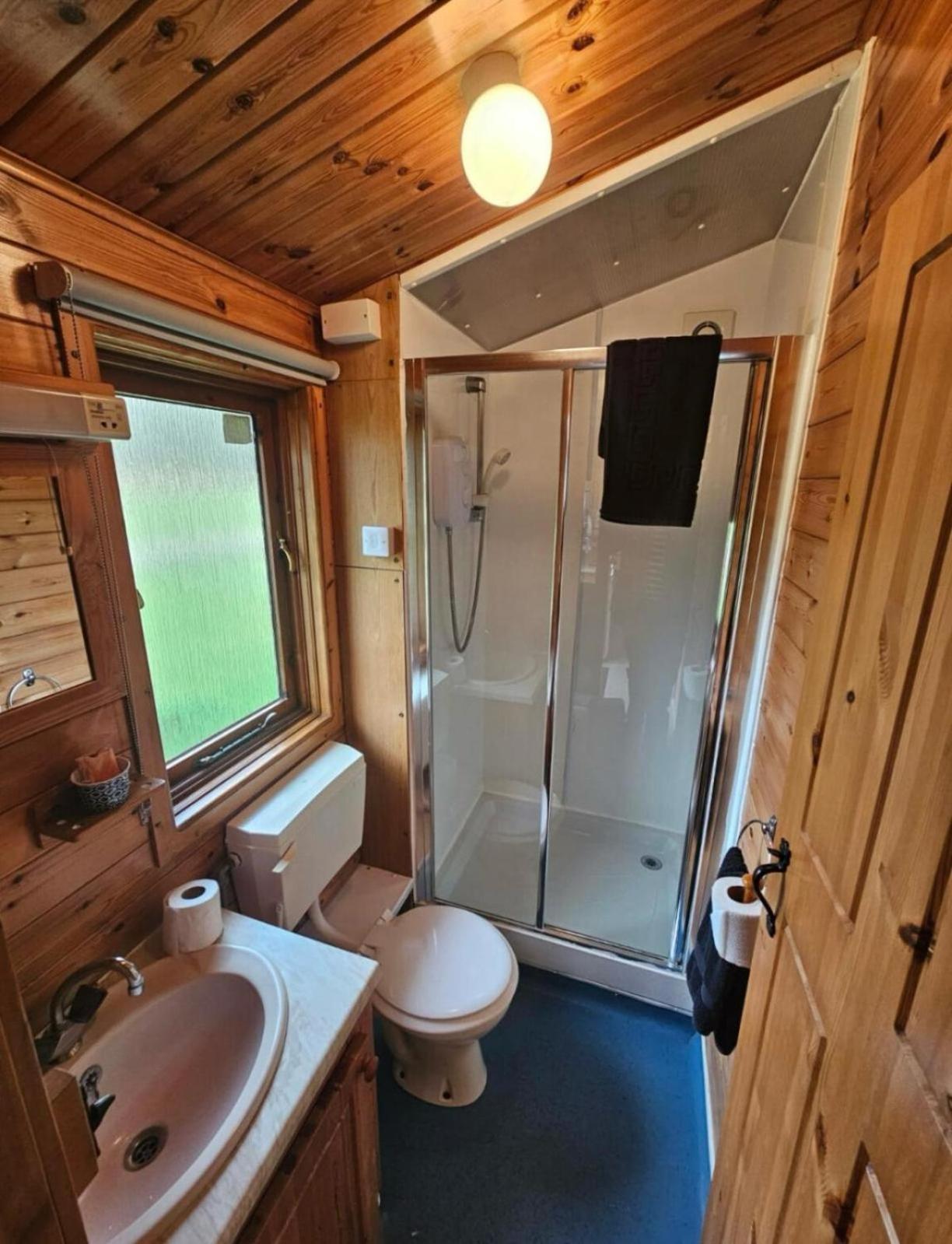 Hickling Broads Lodge Houseboat Stalham Exterior foto