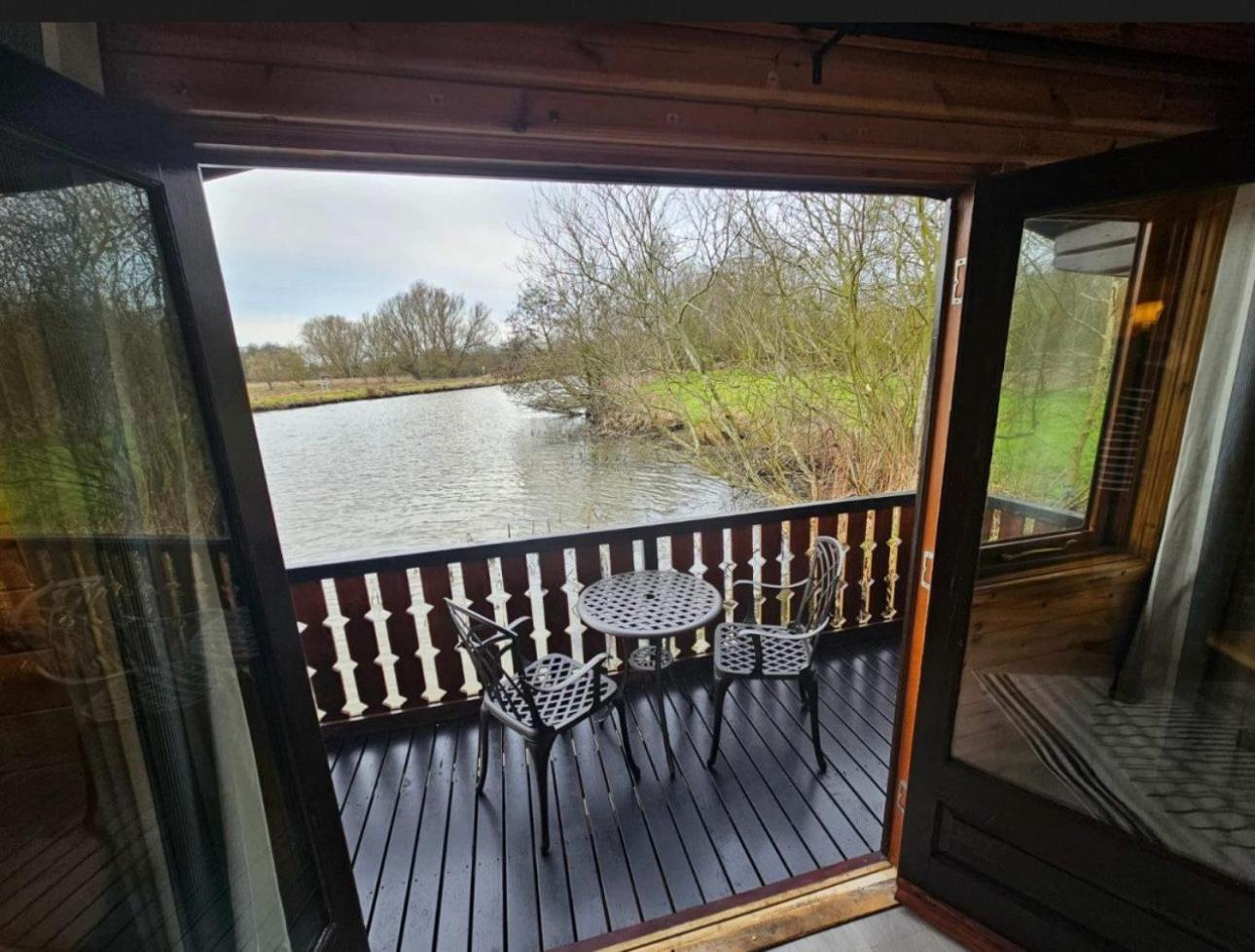 Hickling Broads Lodge Houseboat Stalham Exterior foto
