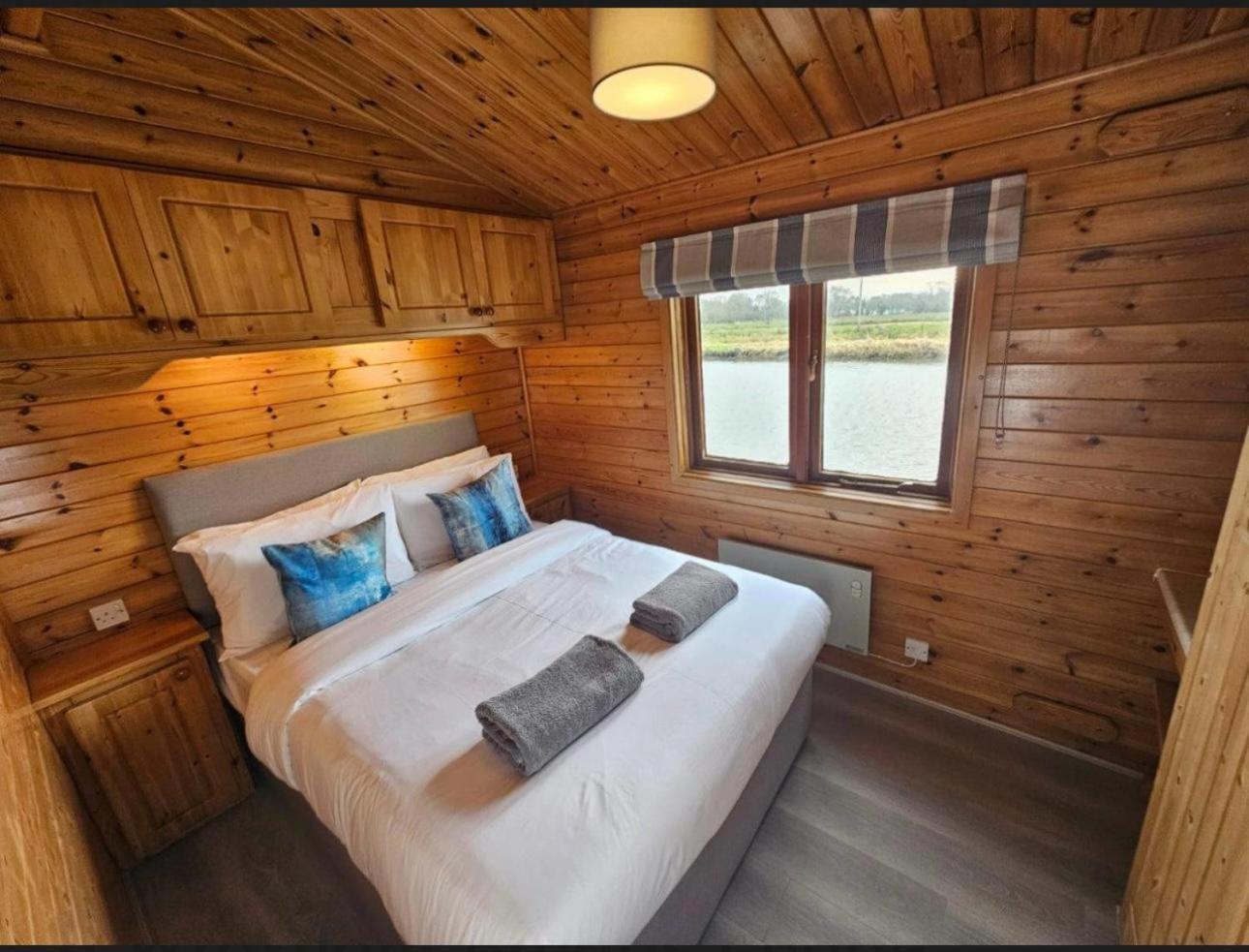 Hickling Broads Lodge Houseboat Stalham Exterior foto