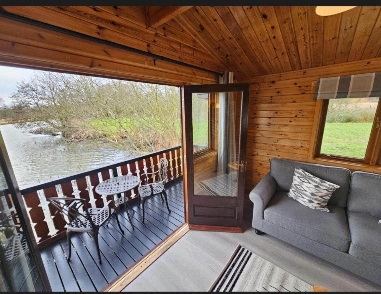 Hickling Broads Lodge Houseboat Stalham Exterior foto